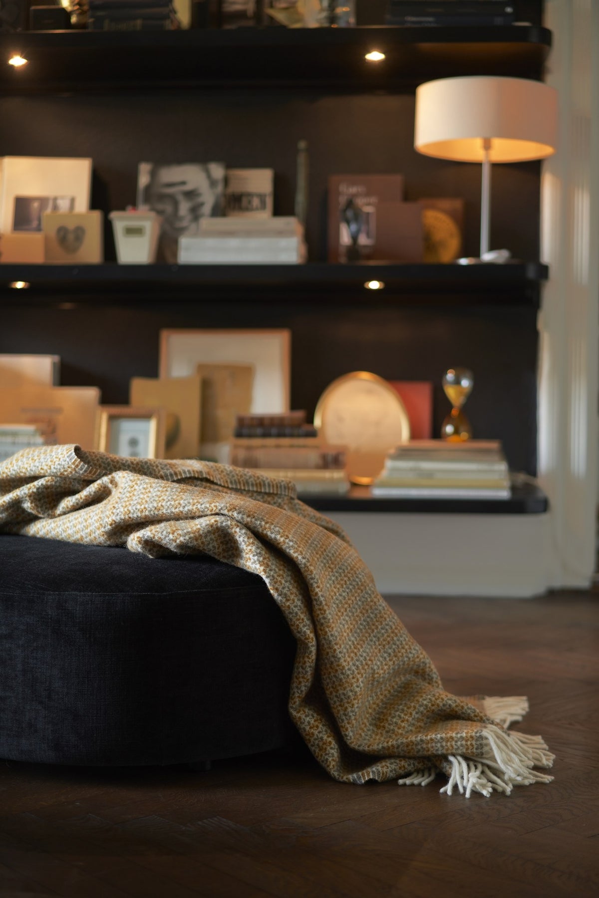 Klippan: Wolldecke Curve in Creme-Karamell