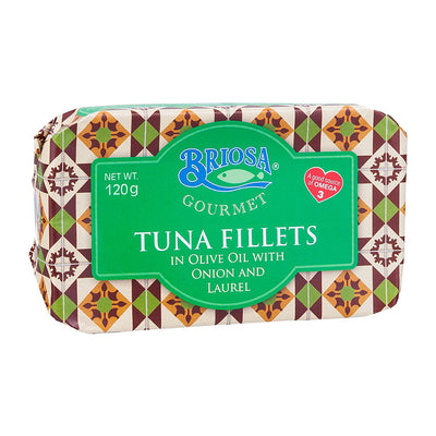 Tuna fillet with onion and bay leaf