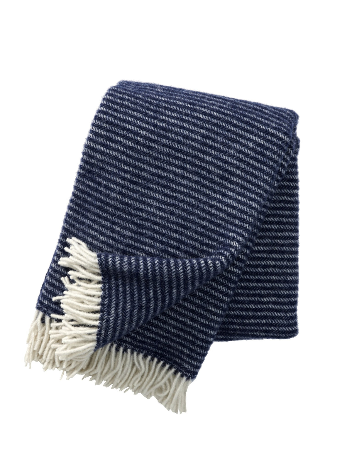 Klippan Wolldecke Ralph in Marineblau, aus 100 % Lammwolle, gefaltet mit cremefarbenen Fransen